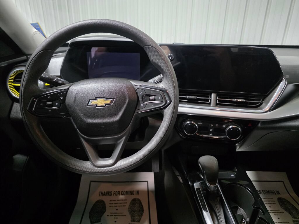 Used 2024 Chevrolet Trax LT FWD image 8