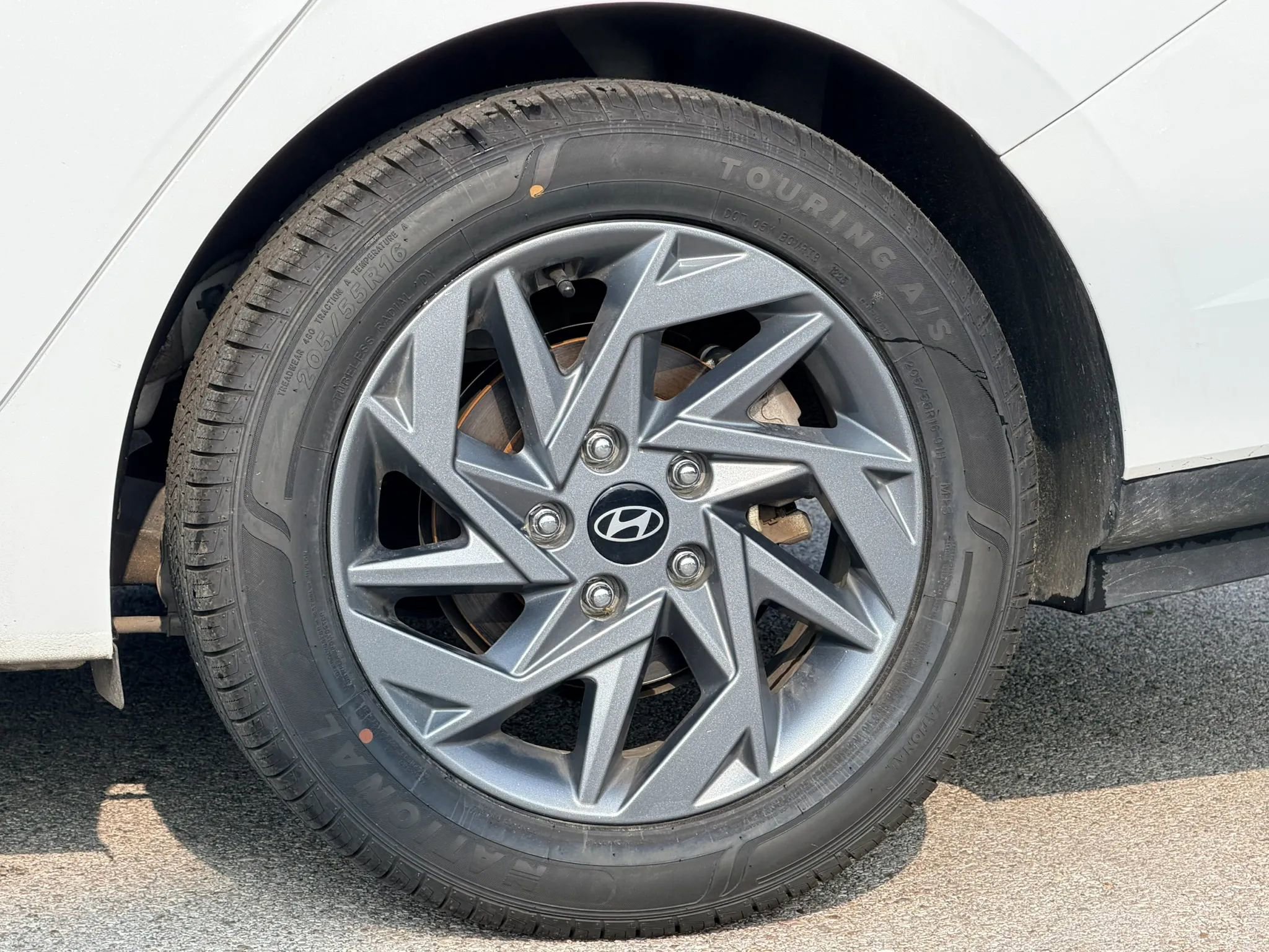 Used 2024 Hyundai Elantra SEL FWD image 2