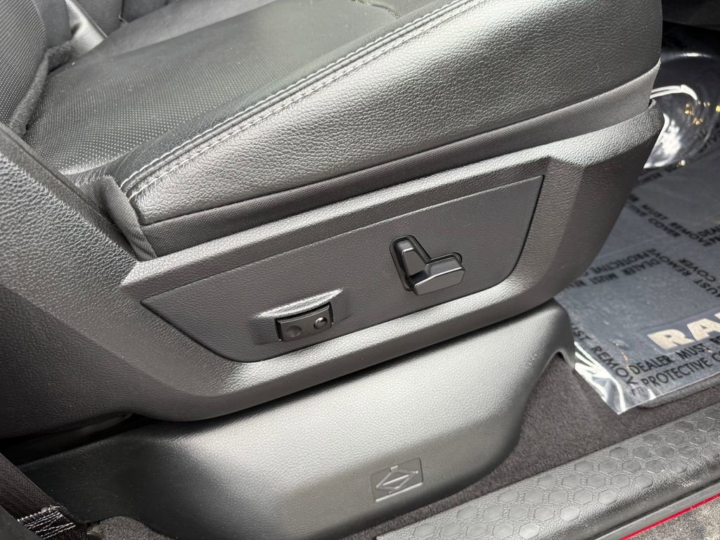 Used 2013 RAM 1500 Laramie w/ Convenience Group image 18