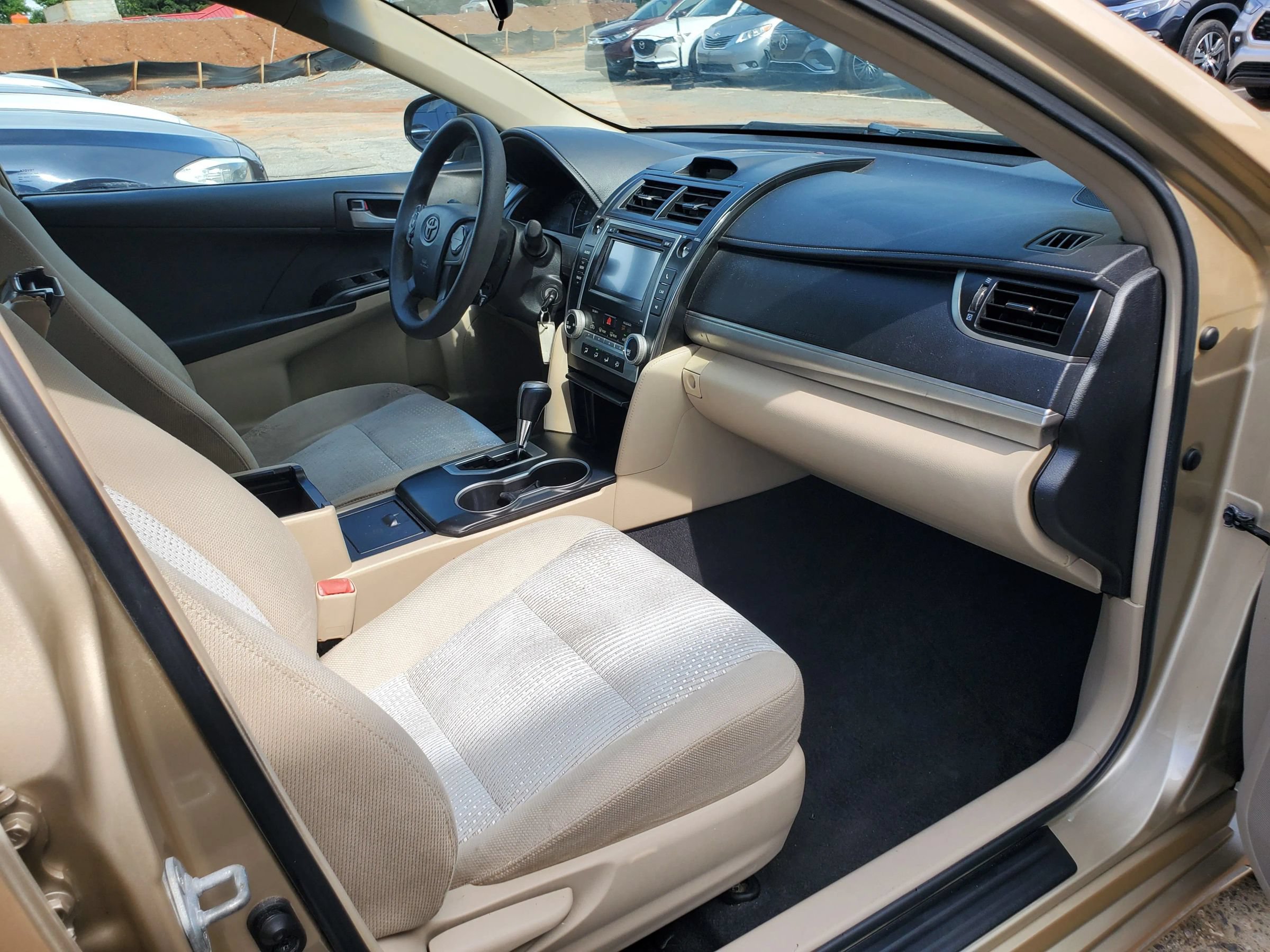 Used 2012 Toyota Camry LE FWD image 27