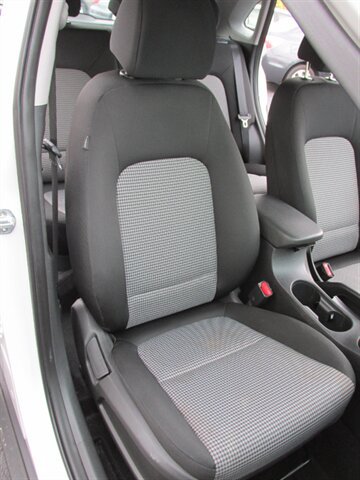 Used 2020 Hyundai Kona SE FWD image 19