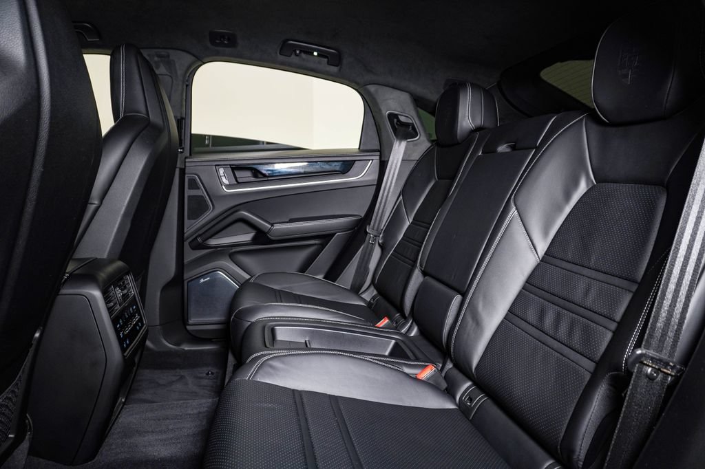 Certified 2025 Porsche Cayenne Turbo GT AWD/4WD image 17