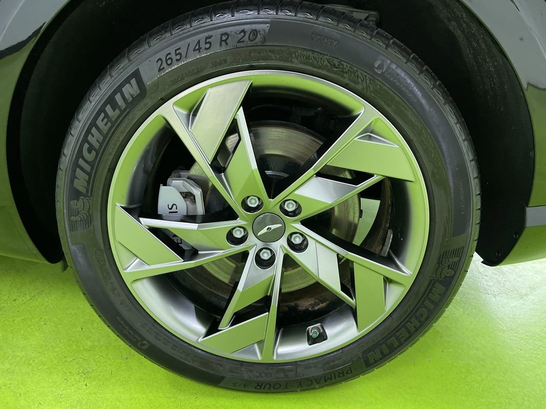 Used 2023 Genesis Electrified GV70 image 15