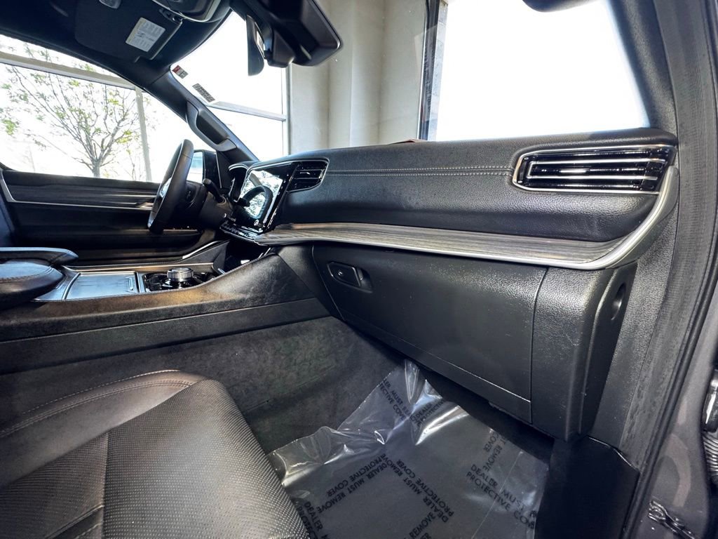 Used 2024 Jeep Wagoneer L Series II w/ Flexible Seating Group AWD/4WD image 49