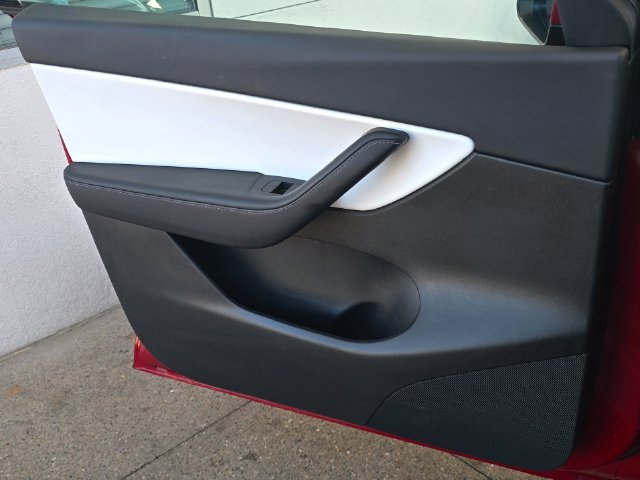 Used 2022 Tesla Model Y Long Range AWD/4WD image 17