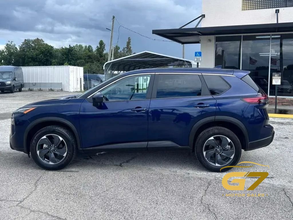Used 2024 Nissan Rogue SV AWD/4WD image 14