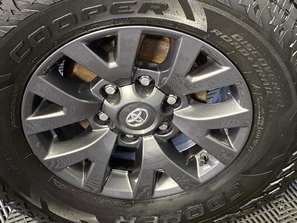 Used 2022 Toyota Tacoma SR5 AWD/4WD image 28