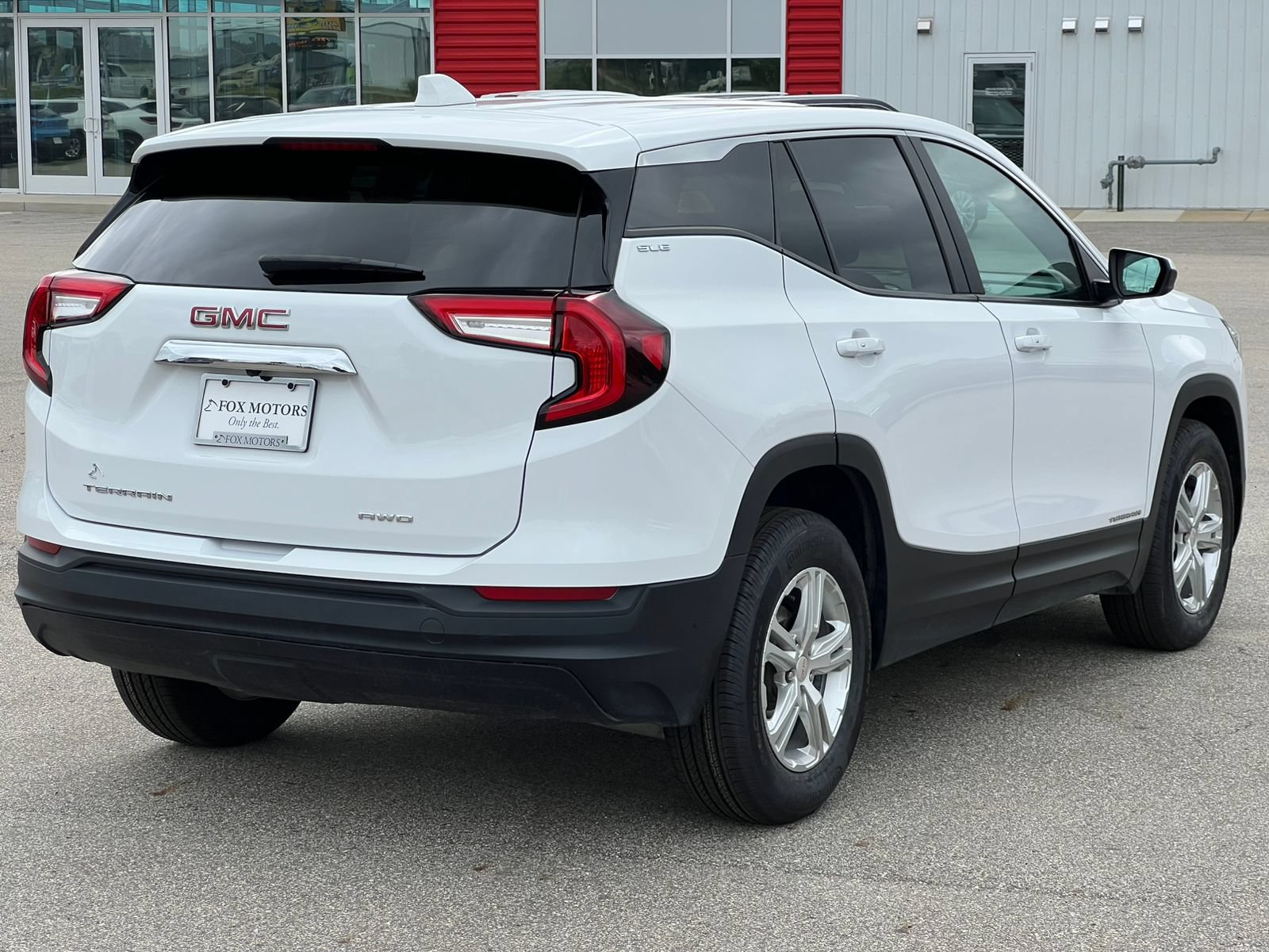 Used 2024 GMC Terrain SLE AWD/4WD image 10
