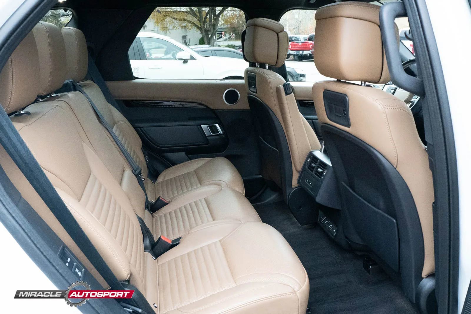 Used 2022 Land Rover Discovery S image 38