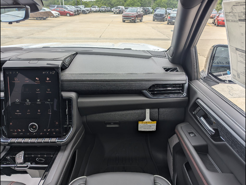 New 2026 GMC Yukon AT4 Ultimate w/ LPO, Floor Liner Package AWD/4WD image 4