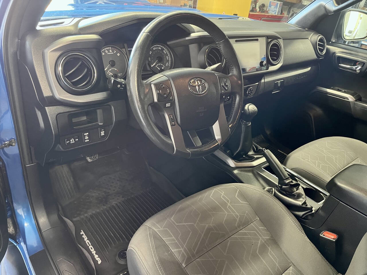 Used 2016 Toyota Tacoma TRD Sport image 14