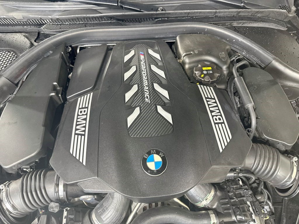 Used 2020 BMW M550i xDrive AWD/4WD image 38