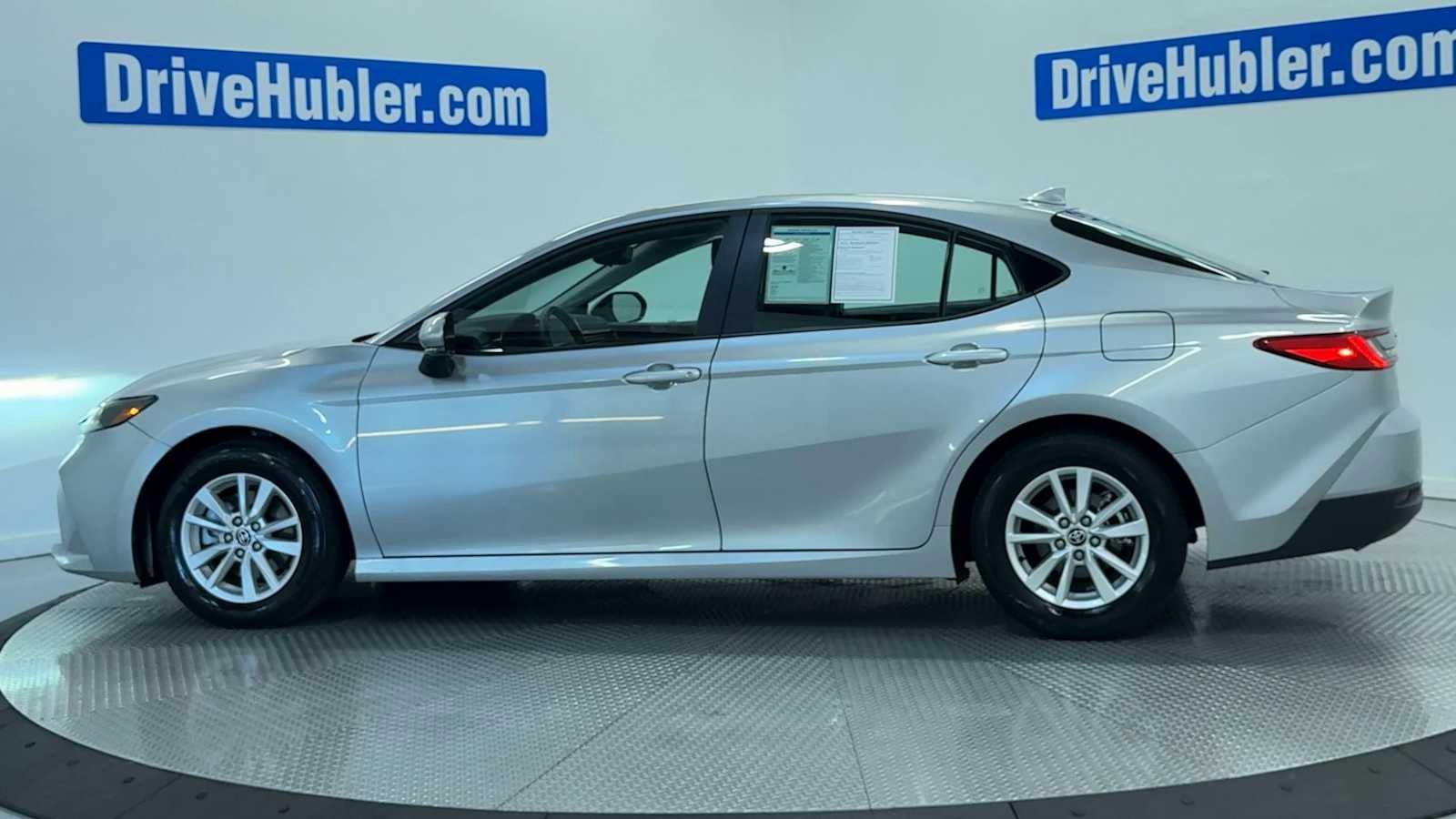 Used 2025 Toyota Camry LE FWD image 5