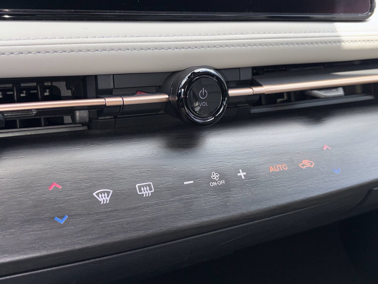 Certified 2024 Nissan Ariya AWD image 6