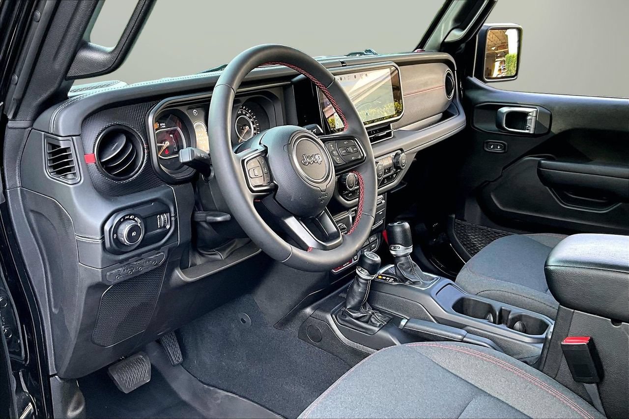 Used 2024 Jeep Wrangler Unlimited Rubicon w/ Technology Group AWD/4WD image 18