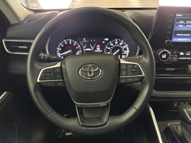 Used 2022 Toyota Highlander XLE FWD image 18
