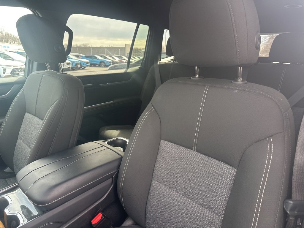 Used 2025 GMC Acadia Elevation image 11