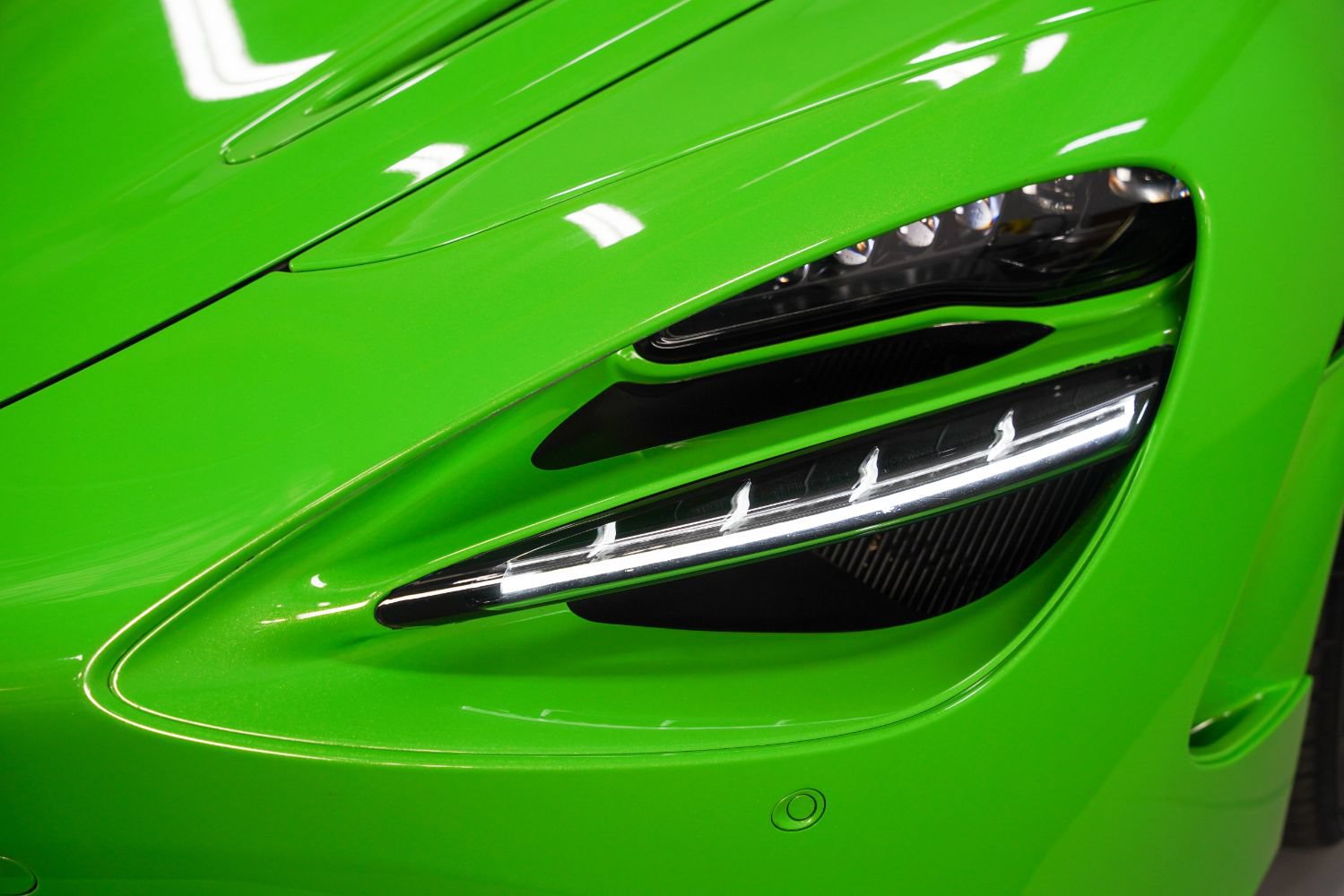 Used 2024 McLaren 750S Spider RWD image 13