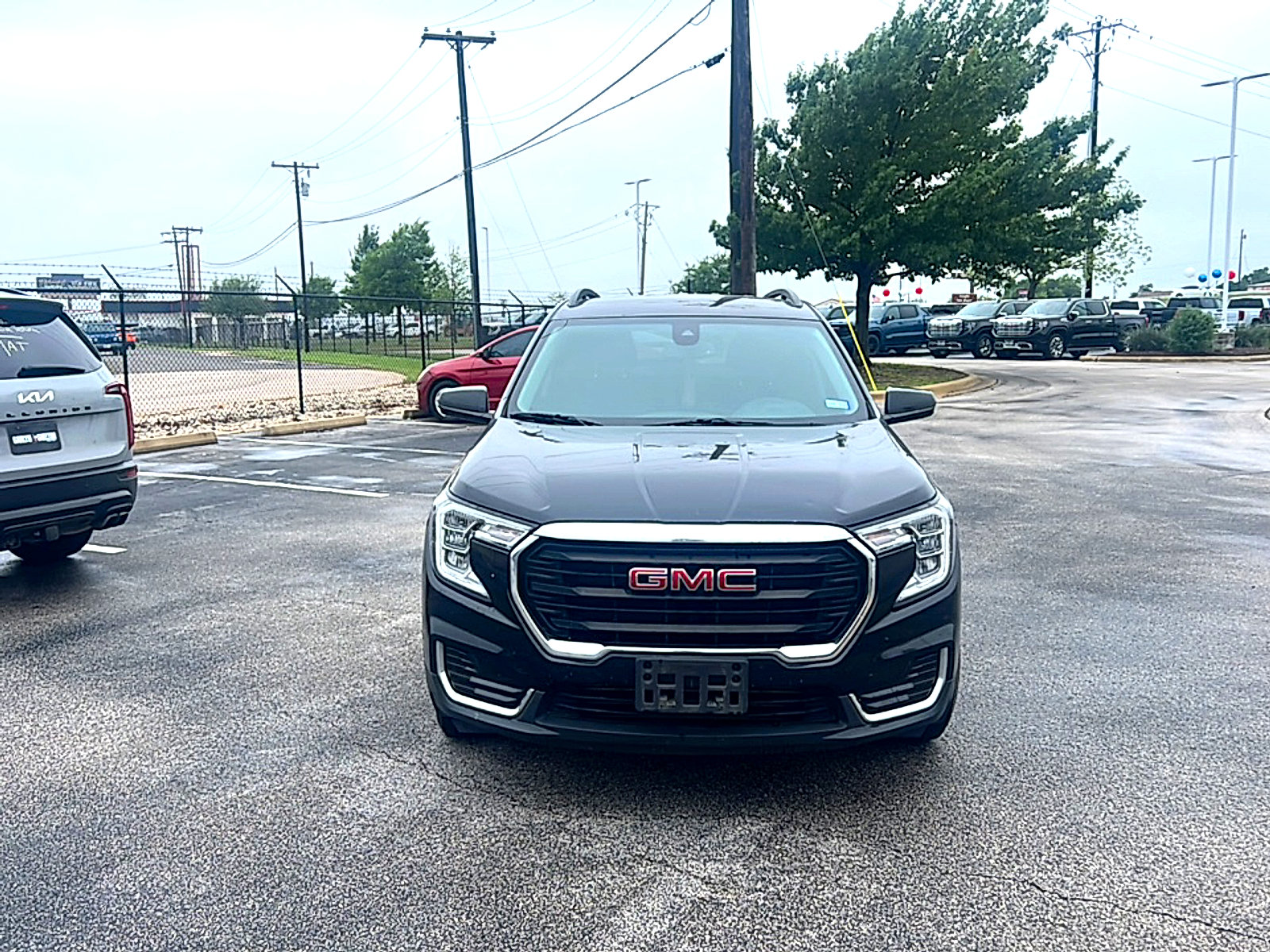 Used 2022 GMC Terrain SLE w/ Driver Convenience Package image 3