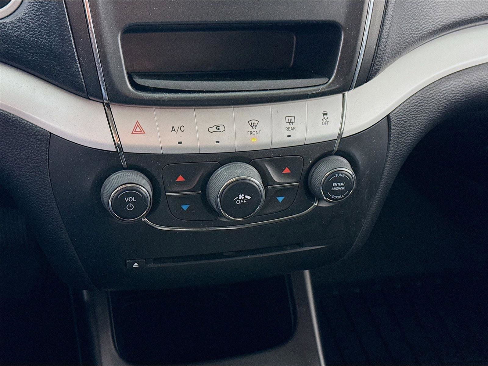 Used 2018 Dodge Journey SE w/ Blacktop Package image 8