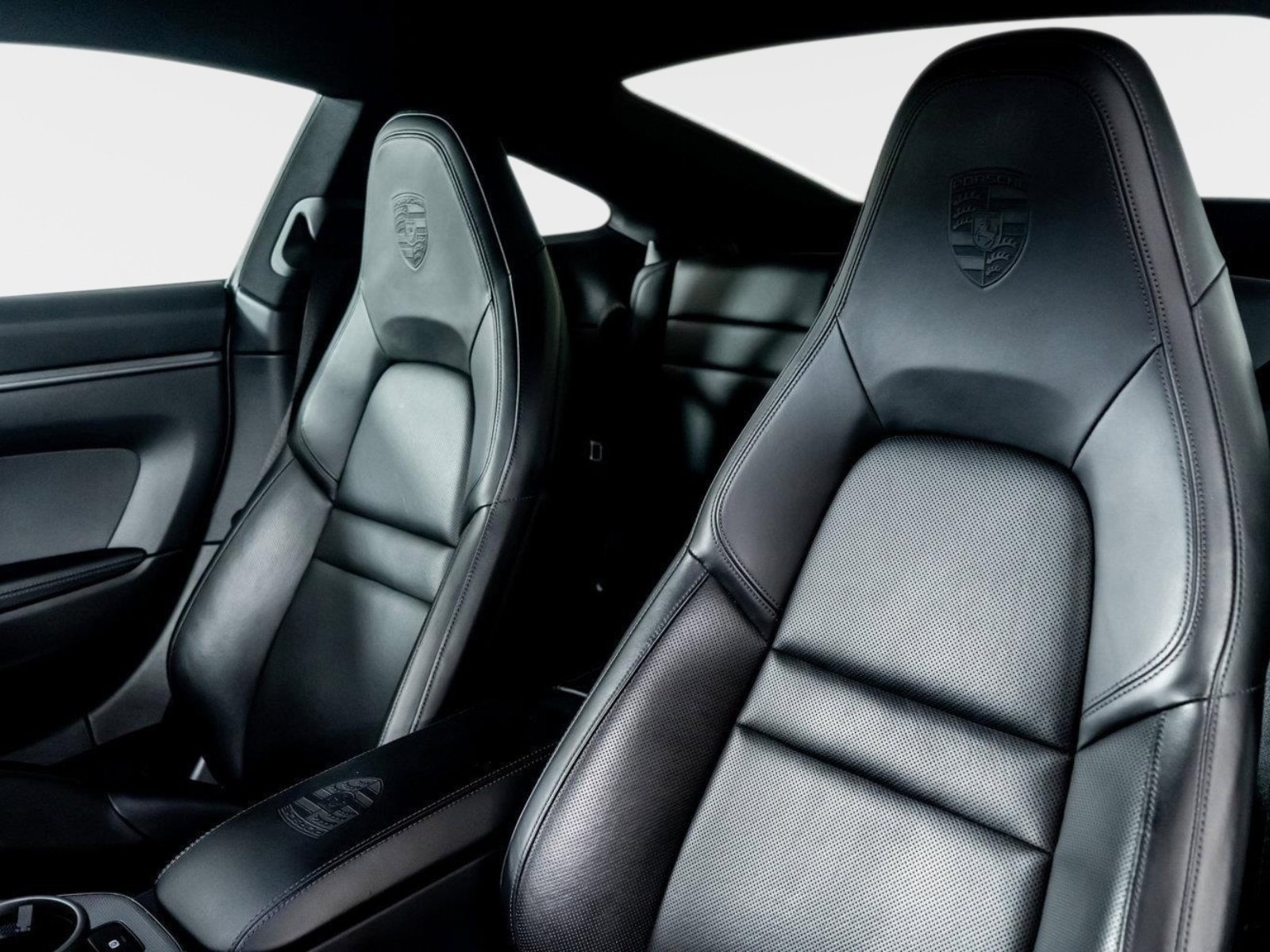 Used 2020 Porsche 911 Carrera 4S w/ Sport Package image 3