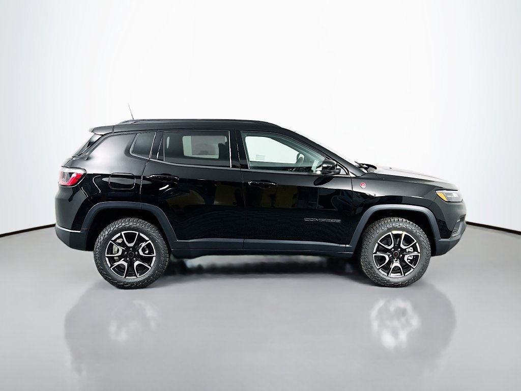 New 2026 Jeep Compass Trailhawk w/ Sun, Sound & Navigation Group AWD/4WD image 8