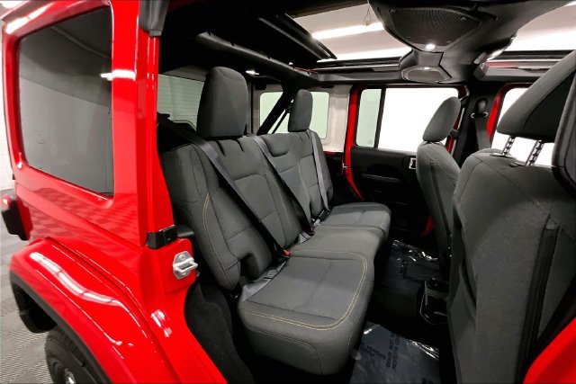 Used 2026 Jeep Wrangler Unlimited Sahara AWD/4WD image 26