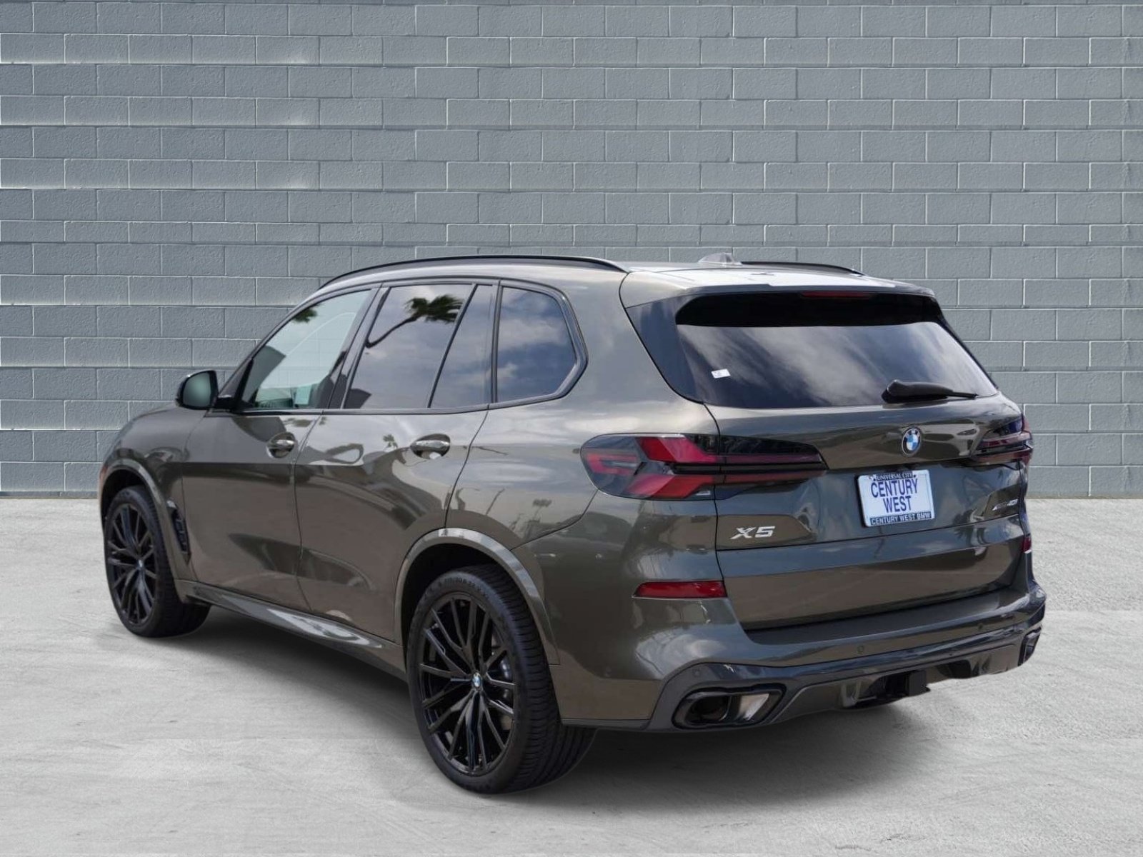 Used 2026 BMW X5 xDrive40i w/ M Sport Package AWD/4WD image 3