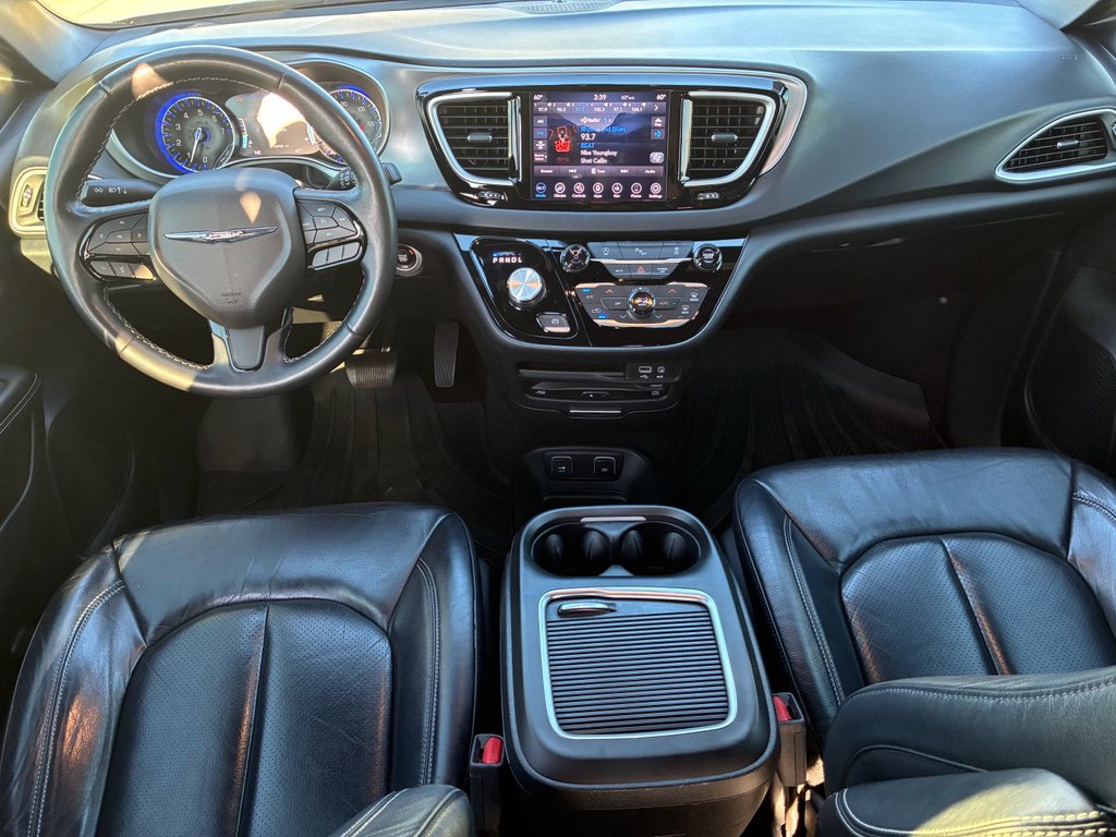 Used 2020 Chrysler Pacifica Touring-L Plus image 2