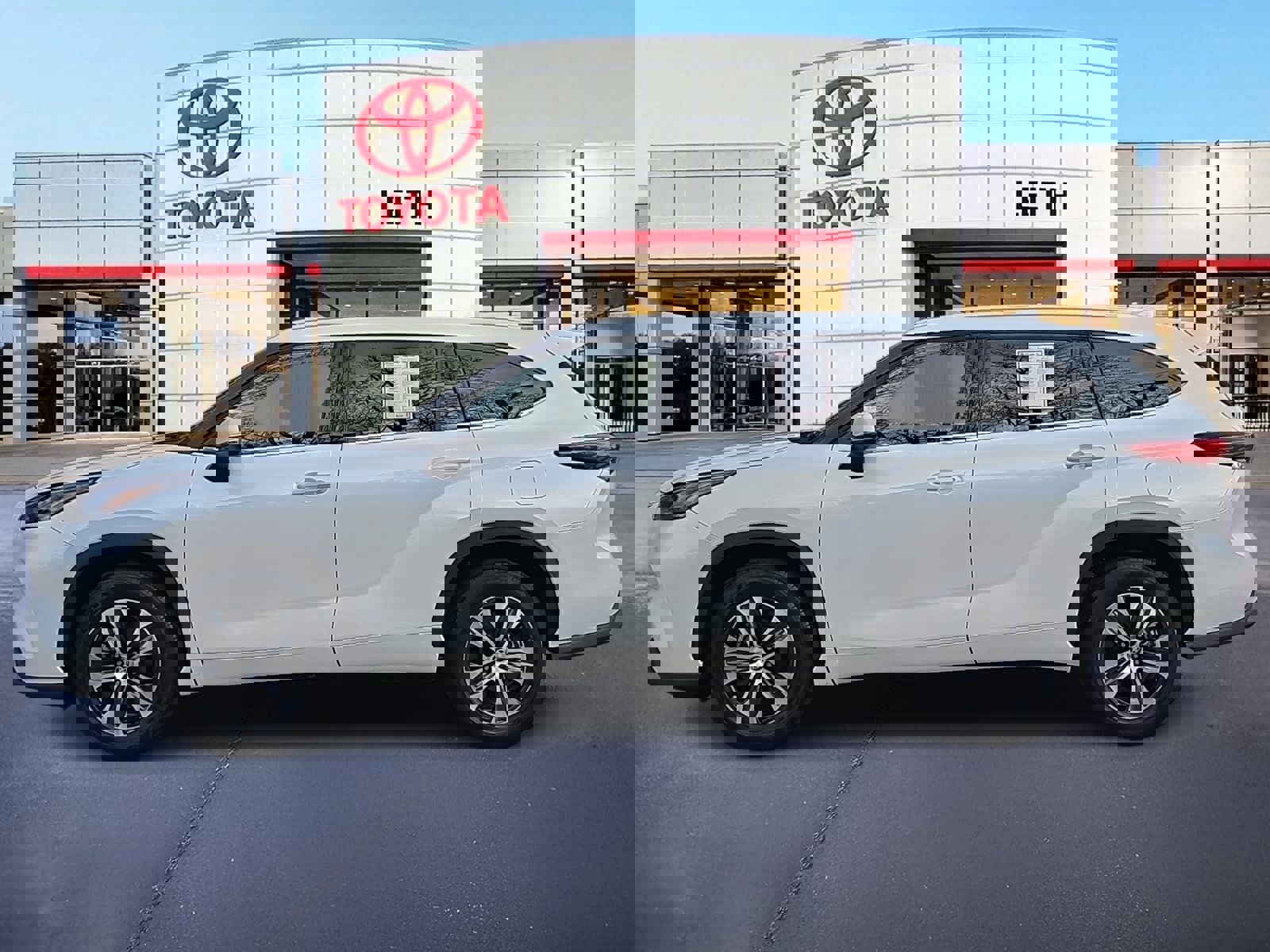 Used 2022 Toyota Highlander XLE image 8