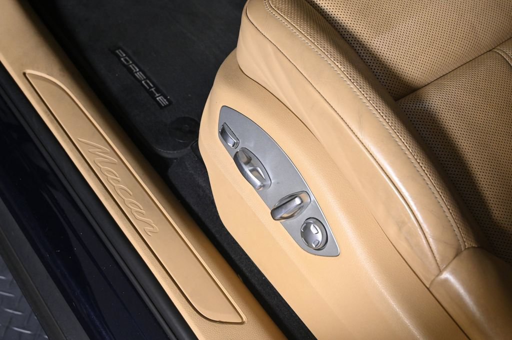 Certified 2018 Porsche Macan AWD/4WD image 24
