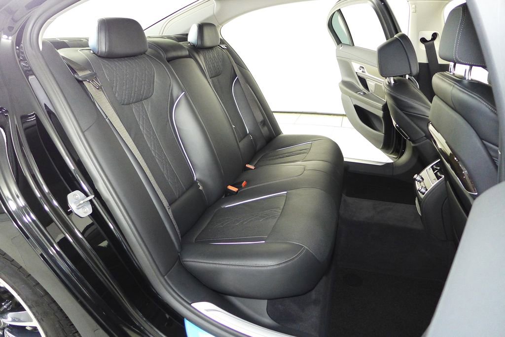 Used 2020 BMW 750i xDrive AWD/4WD image 20