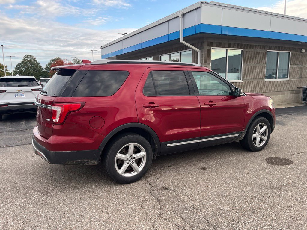 Used 2017 Ford Explorer XLT w/ Class II Trailer Tow Package AWD/4WD image 9
