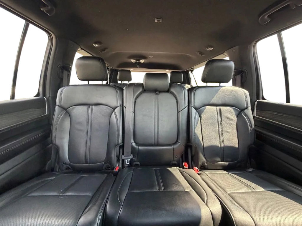 Used 2024 Jeep Wagoneer L Series II w/ Flexible Seating Group AWD/4WD image 28