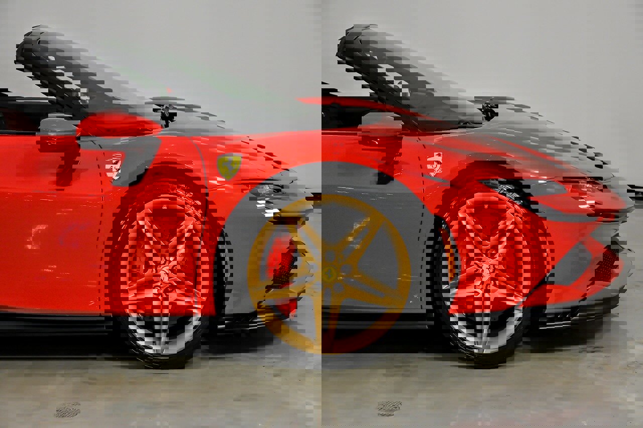 Used 2022 Ferrari SF90 Spider image 15