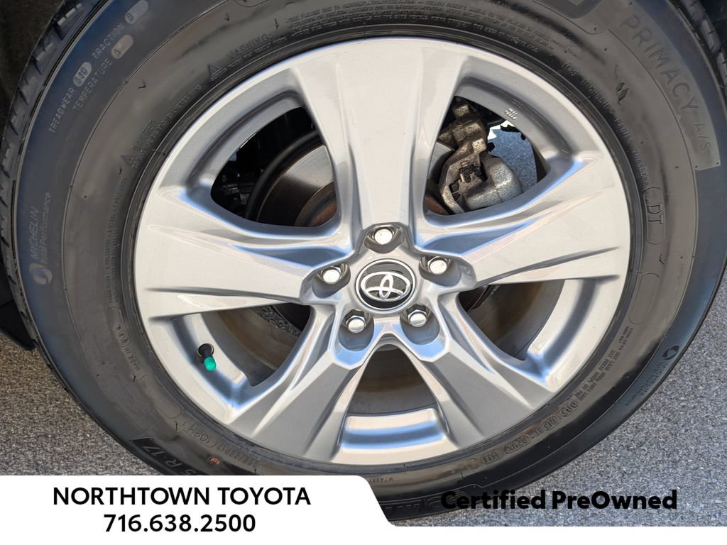 Used 2025 Toyota RAV4 XLE AWD/4WD image 40