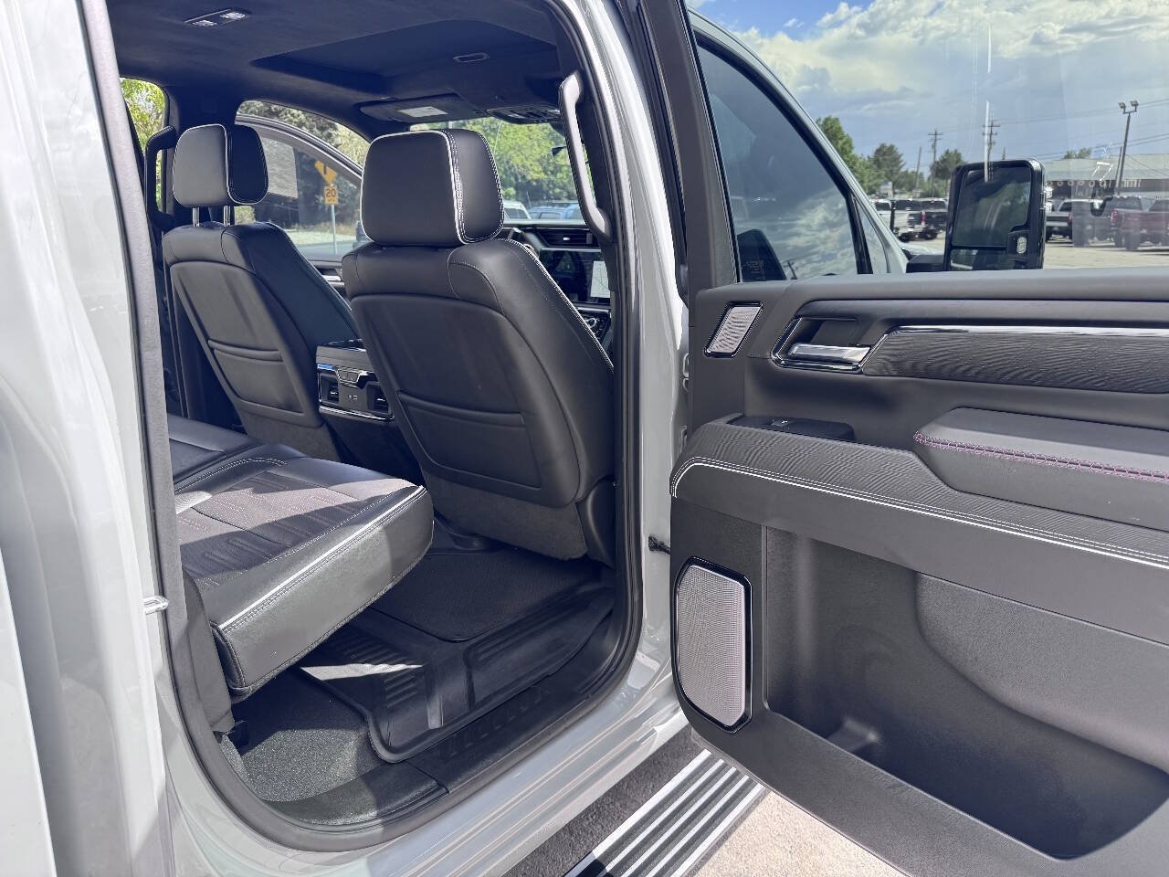 Used 2024 GMC Sierra 2500 AT4X AWD/4WD image 36