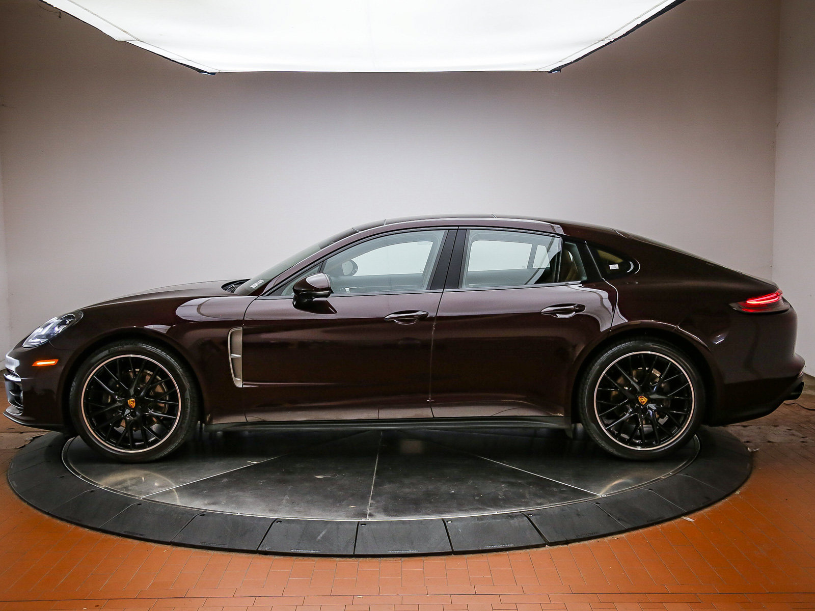Certified 2023 Porsche Panamera Platinum Edition RWD image 2