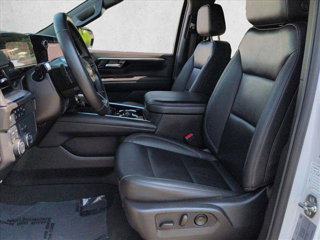 Used 2025 Chevrolet Suburban Z71 AWD/4WD image 16