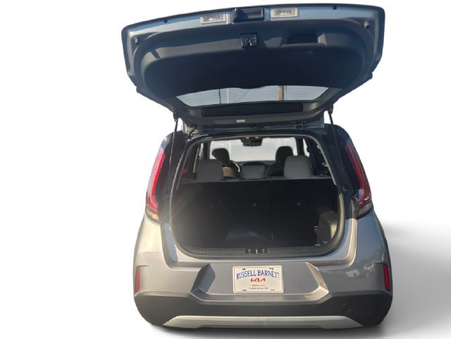 Used 2025 Kia Soul LX w/ LX Technology Package FWD image 10