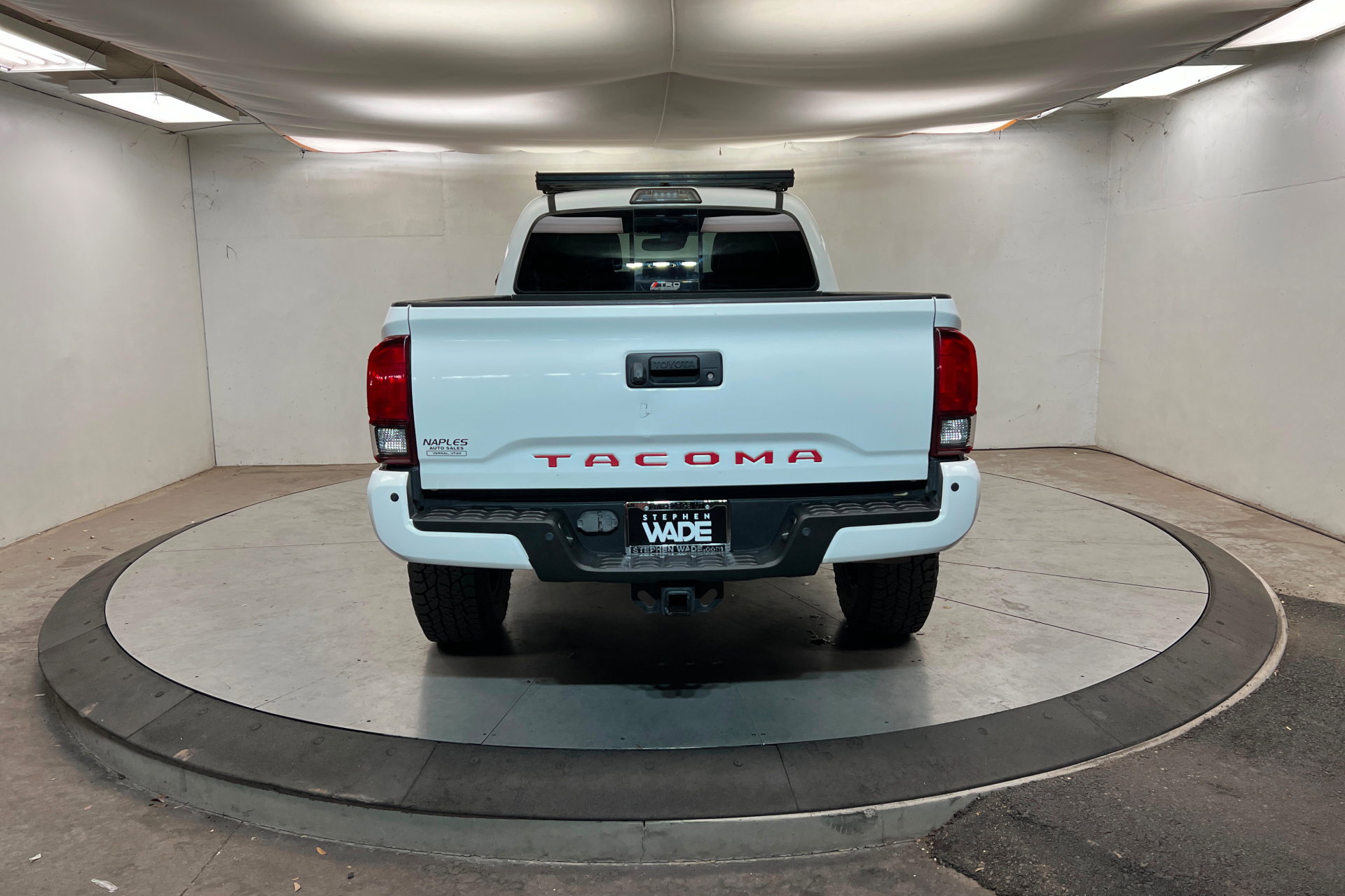 Used 2019 Toyota Tacoma TRD Sport w/ TRD Premium Sport Package image 5