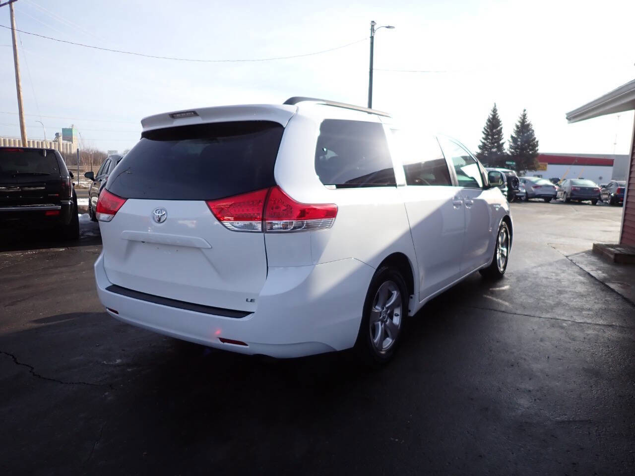Used 2014 Toyota Sienna LE FWD image 6