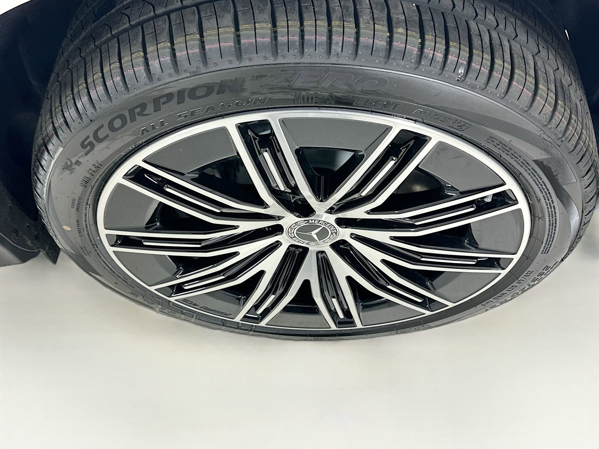 New 2026 Mercedes-Benz EQE 320 4MATIC SUV image 33