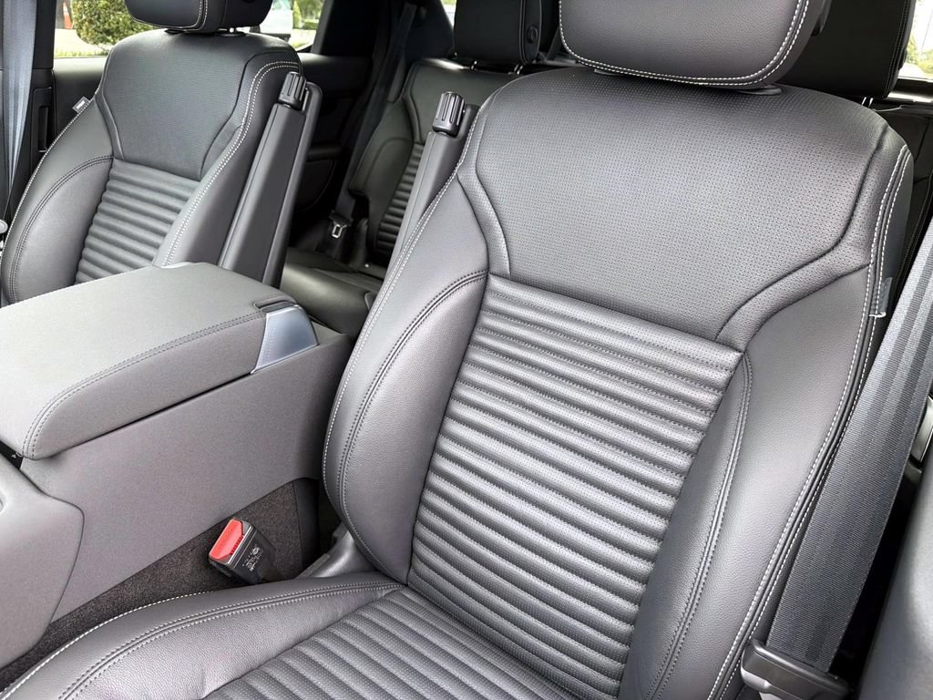 New 2026 Land Rover Discovery S AWD/4WD image 19
