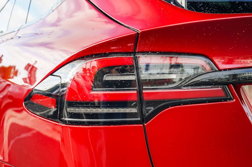Used 2024 Tesla Model X Plaid image 9
