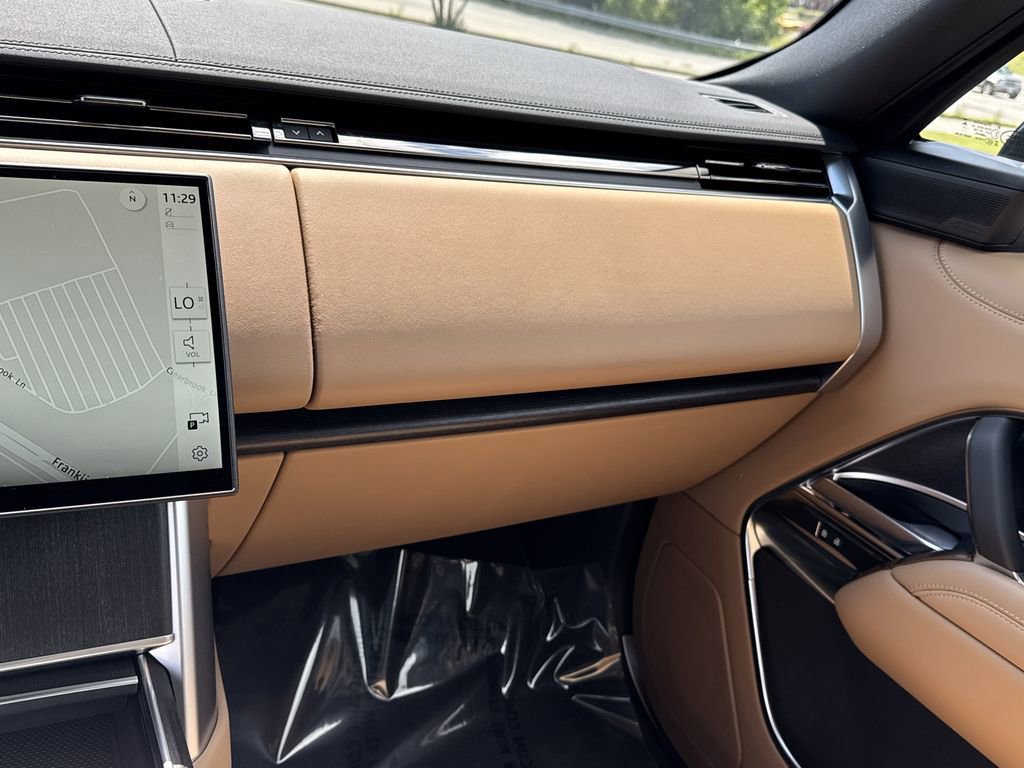 New 2025 Land Rover Range Rover SE image 26