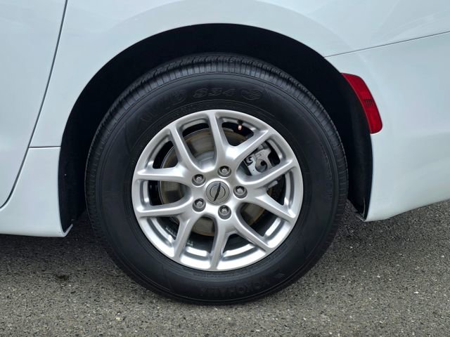 Certified 2024 Chrysler Voyager LX image 32