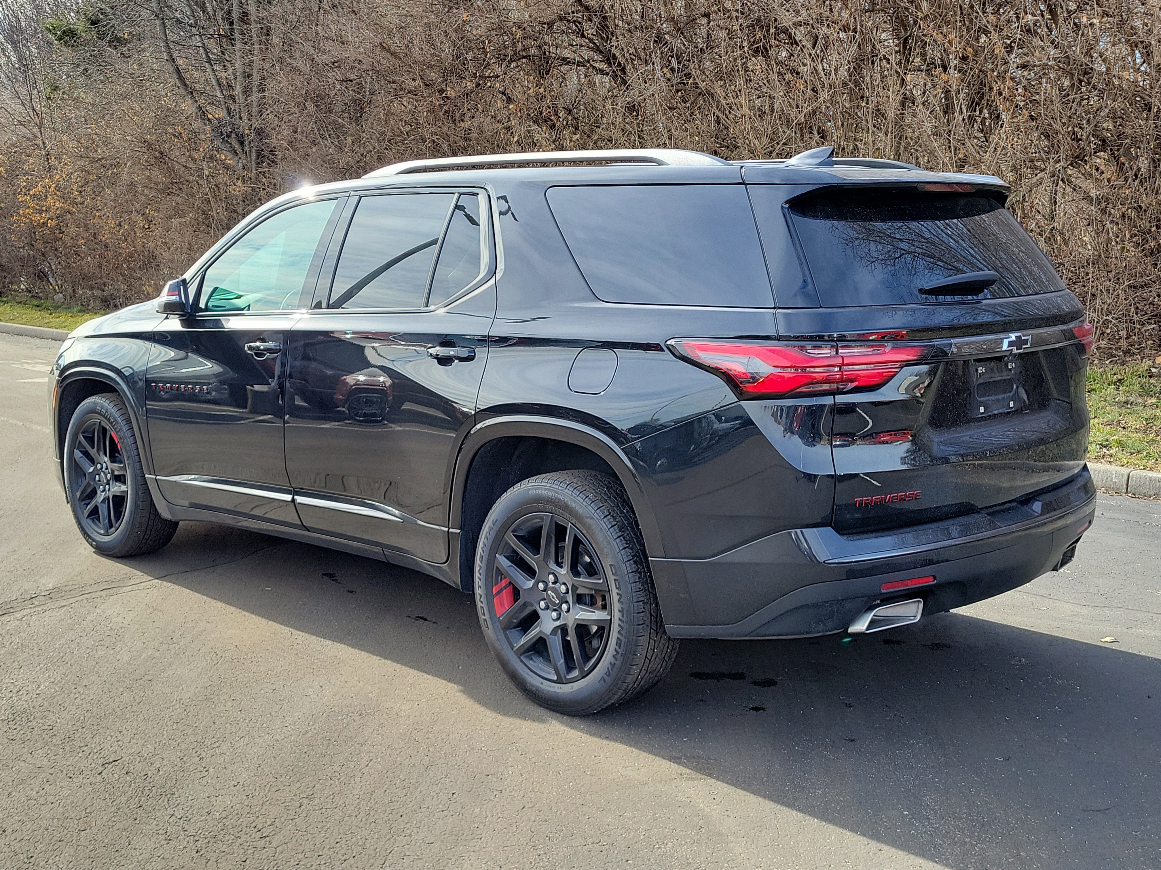 Used 2023 Chevrolet Traverse Premier w/ Redline Edition image 3