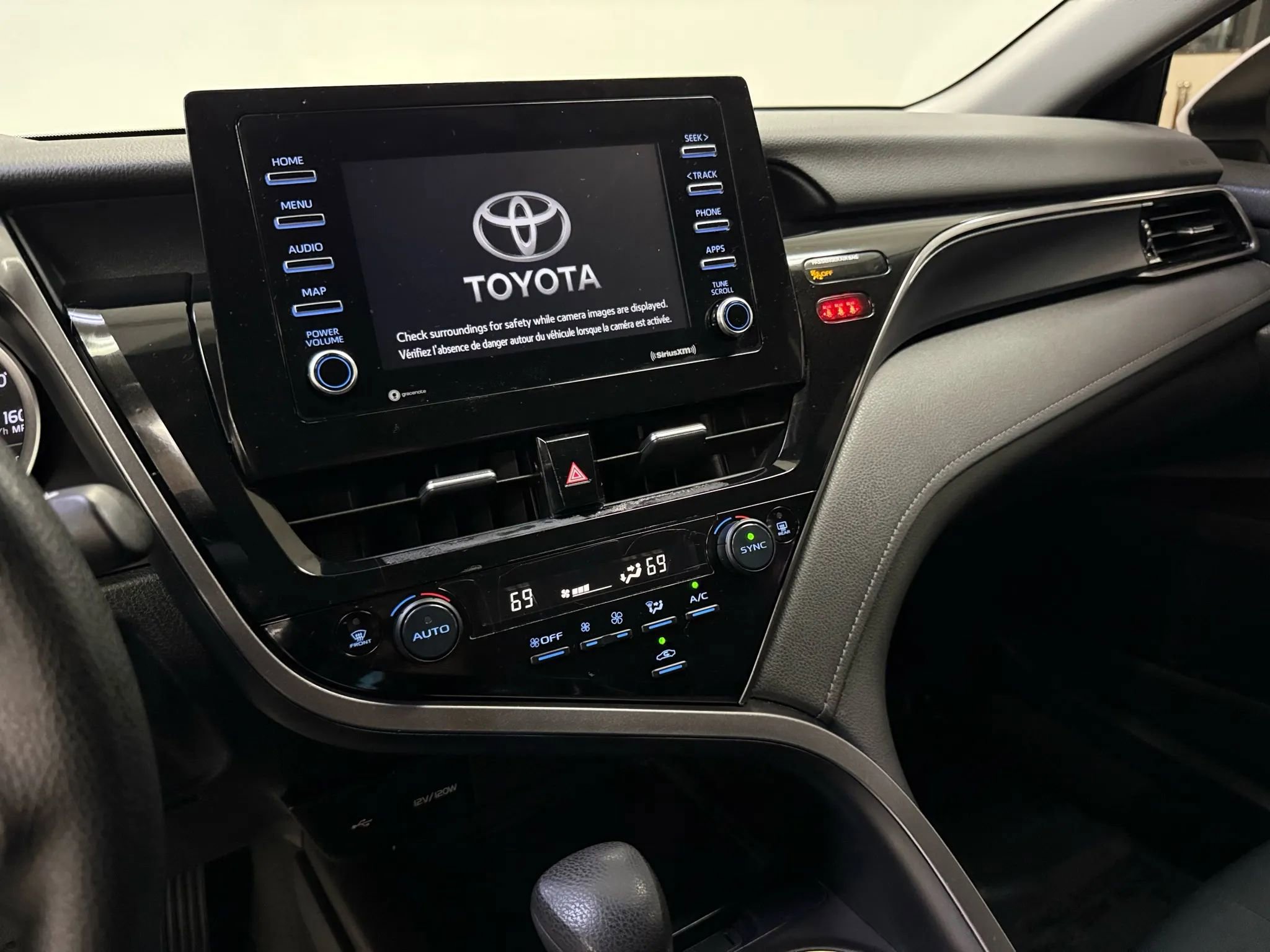 Used 2022 Toyota Camry LE image 16