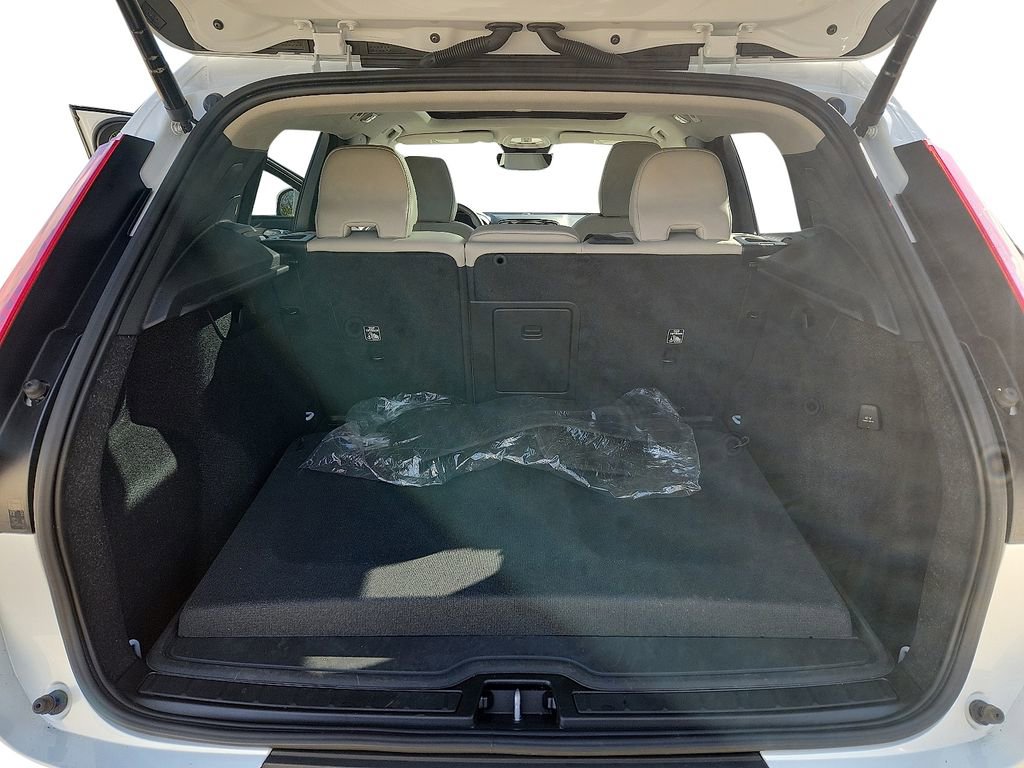 Used 2023 Volvo XC40 B5 Plus w/ Driver Assist Package image 28